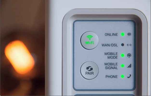 white color device is shown in this image. And on this device 5-7 connectivity signals are on in green color